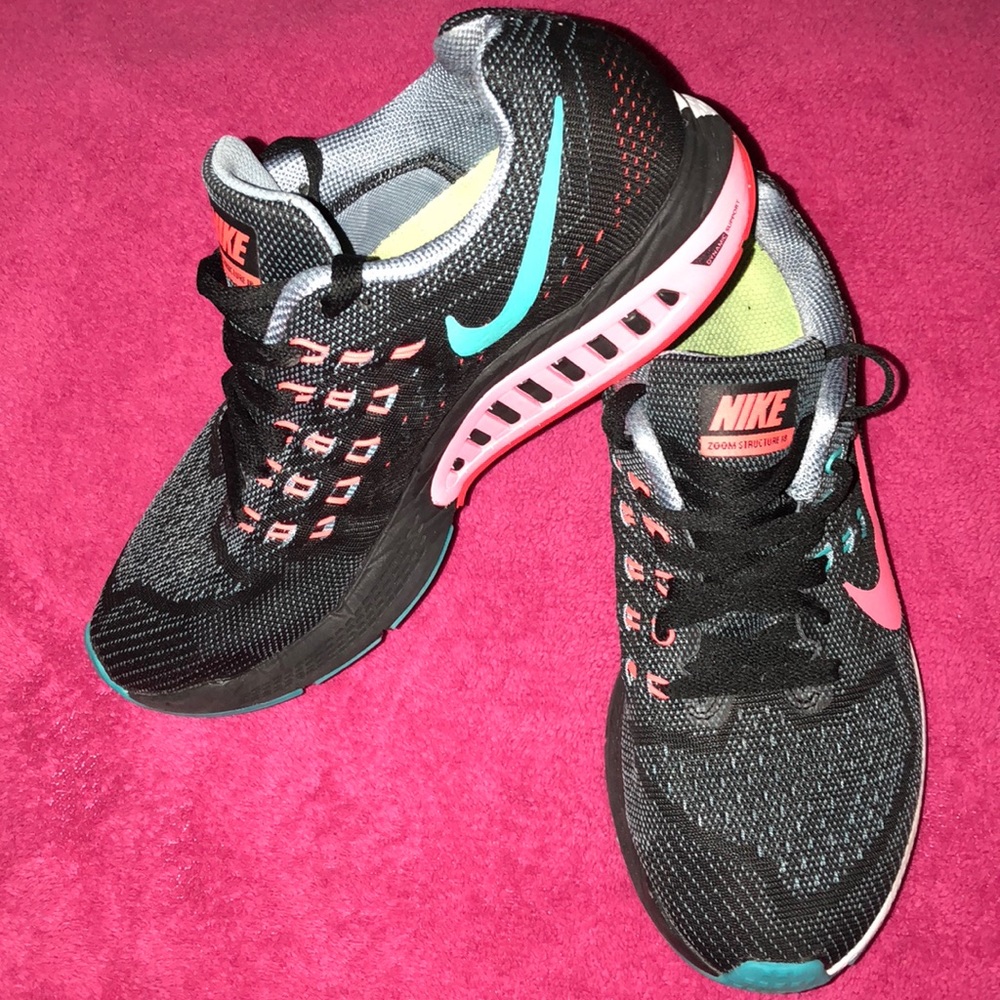 Nike women’s zoom structure 18 size 7.5 sneakers